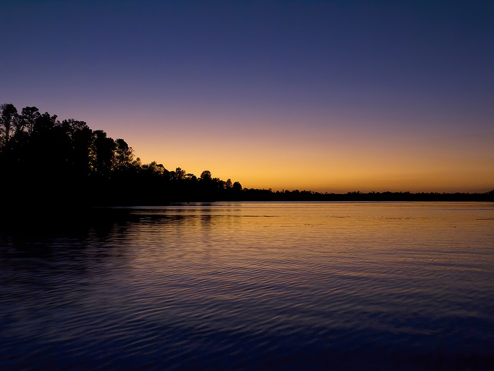 blue and orange afterglow after sunset at Lake Verret nature photographer