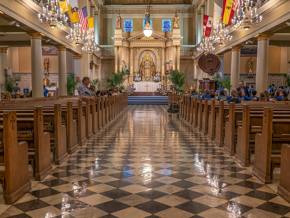 church aisle, altar and pews inside Saint_Louis_Cathedral_New_Orleans