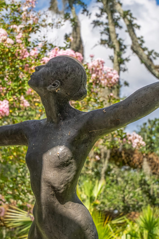 bronze statue woman outstretched arms enrique alferez