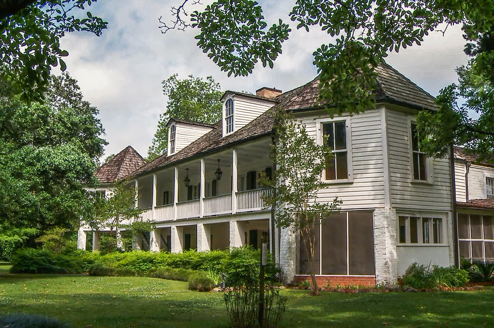 Large 2-story plantation house green lawn trees Melrose