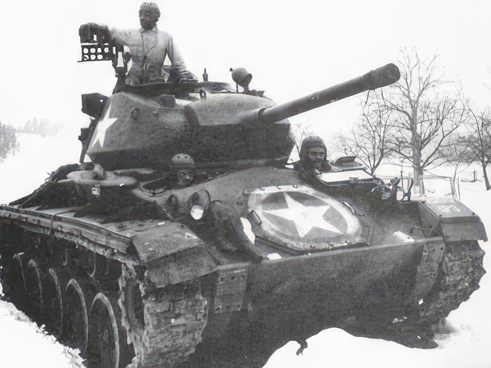 World War 2 tank in snow 