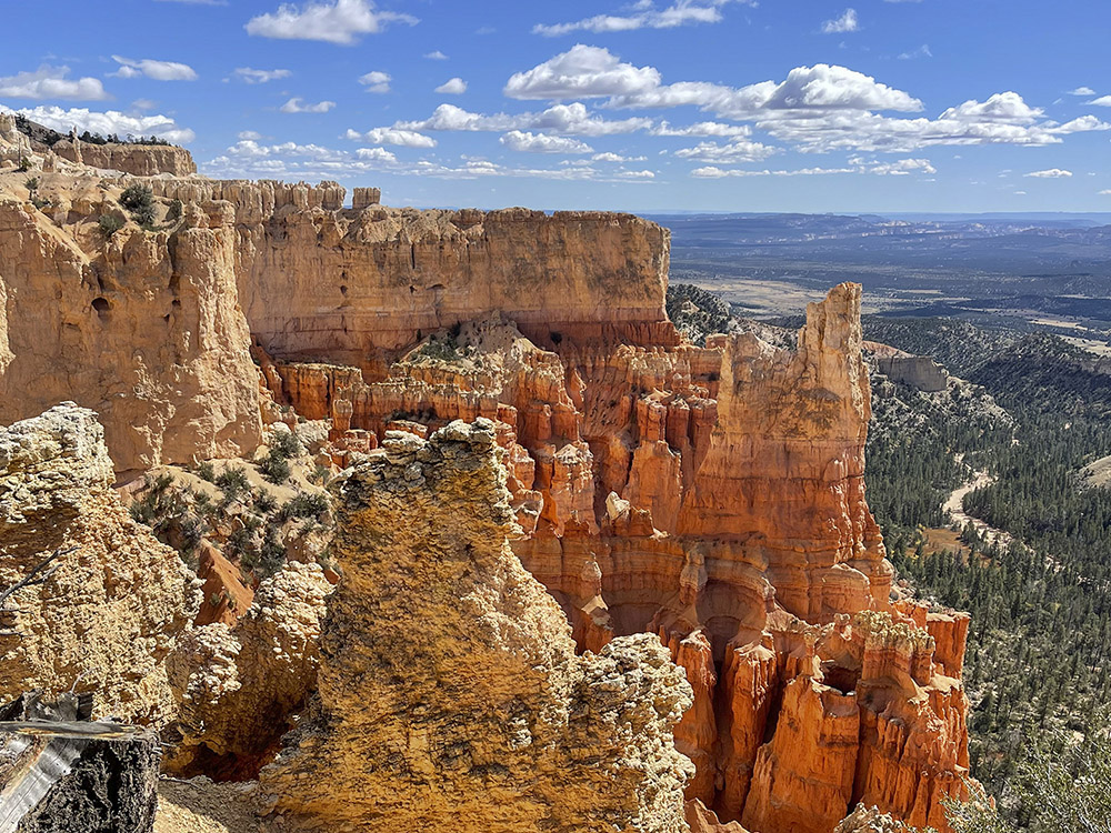 red rock hoodoos in Bryce Canyon National Park on a sunny day