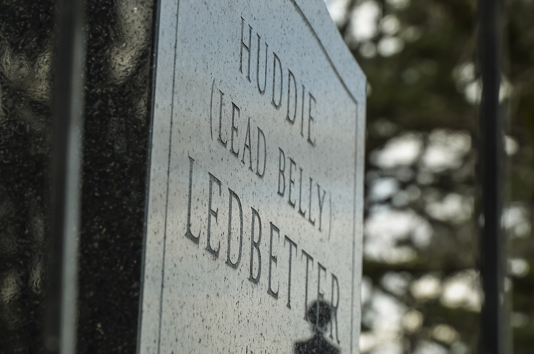 grave site headstone of huddie lead belly ledbetter