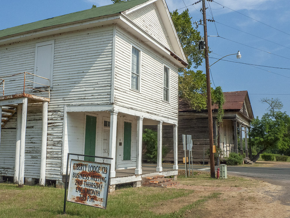 keachi white lodge building