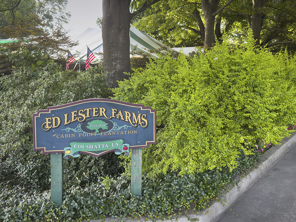 farmers market sign for ed lester farms with shrumb