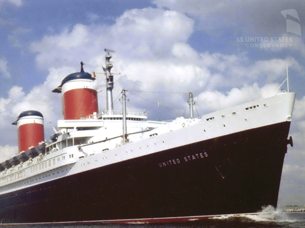 Cruise Ship SS United states at sea